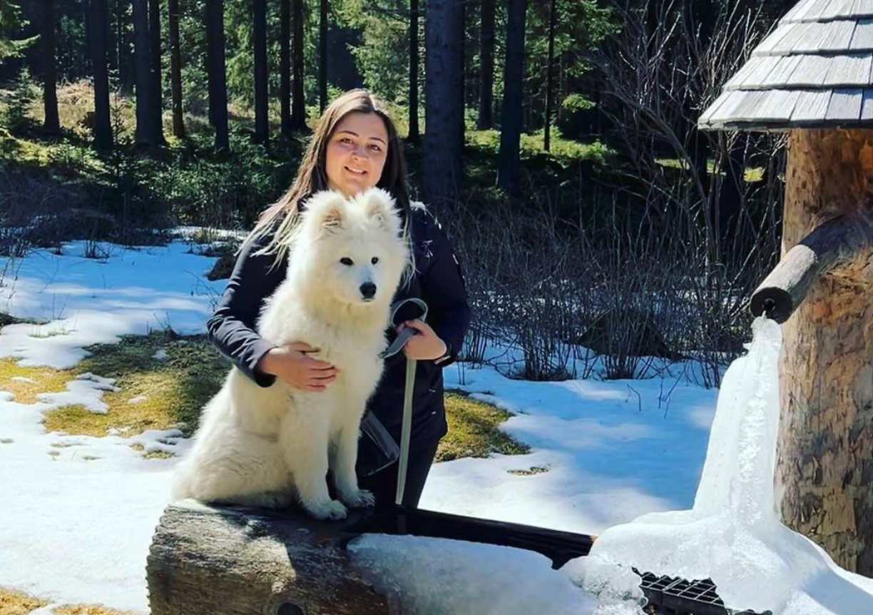 Martina mit Clio in der Natur